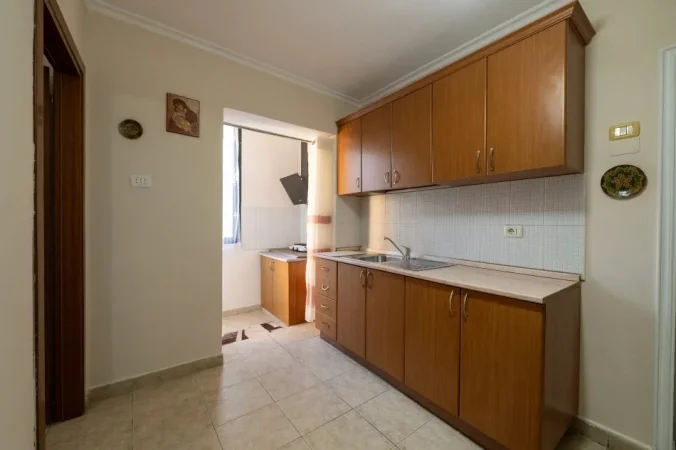 Tirane, jepet me qera apartament 1+1 Kati 3, 42 m² 400 € (Rruga Mihal Grameno)