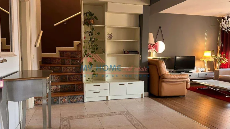 Tirane, jepet me qera apartament Dublex Kati 4, 130 m² 1.100 € (Rruga e Durresit)
