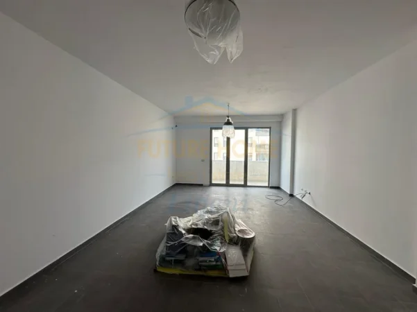 Tirane, shitet apartament 2+1 Kati 1, 105 m² 170.000 € (Kinostudio)