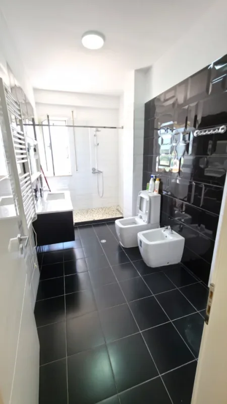 Tirane, shitet apartament 2+1+Ballkon , 96 m² 262.700 € 