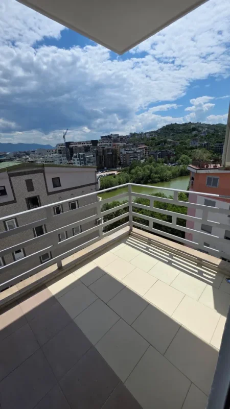 Tirane, shitet apartament 2+1+Ballkon , 96 m² 262.700 € 