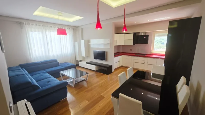 Tirane, shitet apartament 2+1+Ballkon , 96 m² 262.700 € 