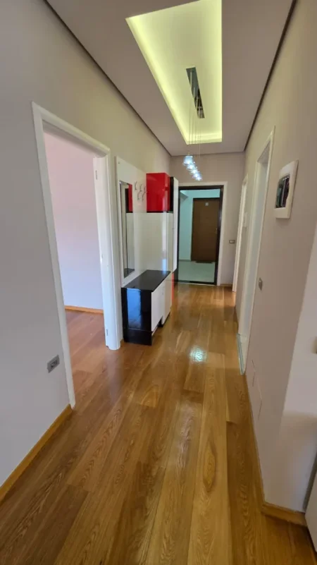 Tirane, shitet apartament 2+1+Ballkon , 96 m² 262.700 € 