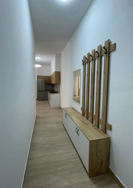 Tirane, jepet me qera apartament 1+1+Ballkon Kati 3, 70 m² 900 € (Kompleksi Delijorgji)