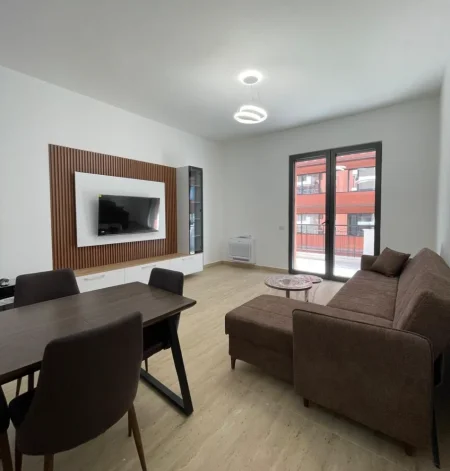 Tirane, jepet me qera apartament 1+1+Ballkon Kati 3, 70 m² 900 € (Kompleksi Delijorgji)