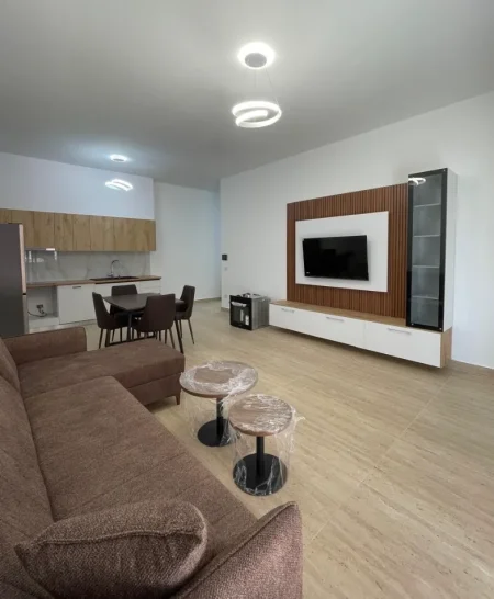 Tirane, jepet me qera apartament 1+1+Ballkon Kati 3, 70 m² 900 € (Kompleksi Delijorgji)