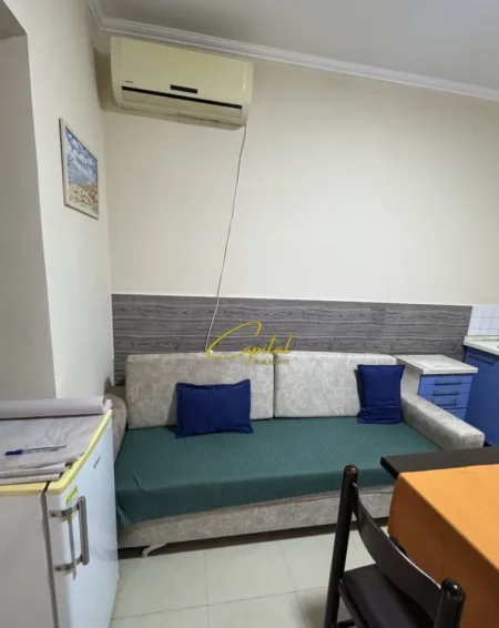 Tirane, jepet me qera garsonier 1+1 Kati 1, 30 m² 300 € (MEDRESEJA)