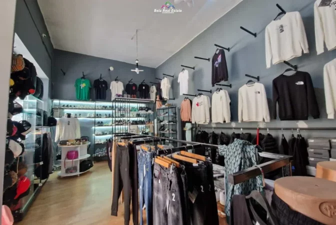 Tirane, jepet me qera dyqan Kati 0, 35 m² 530 € (prane spitalit Gjerman)