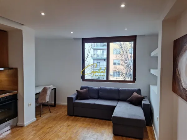 Tirane, jepet me qera apartament 2+1 Kati 2, 85 m² 550 € (ISH STACIONI TRENIT)