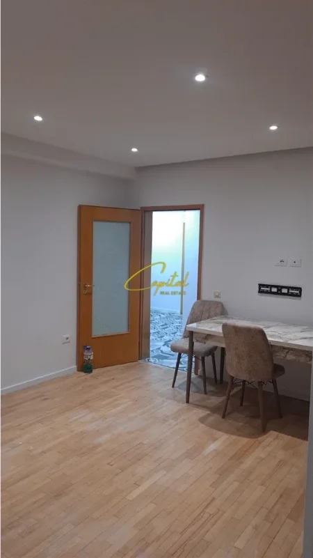 Tirane, jepet me qera apartament 2+1 Kati 2, 85 m² 550 € (ISH STACIONI TRENIT)