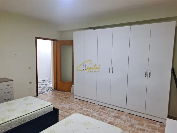 Tirane, jepet me qera apartament 2+1 Kati 2, 85 m² 550 € (ISH STACIONI TRENIT)