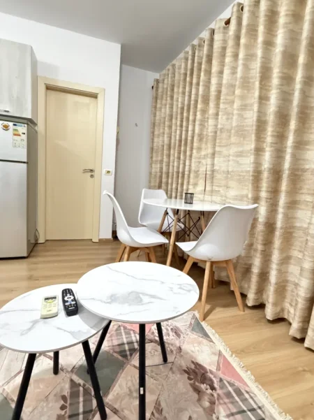 Tirane, jepet me qera apartament Kati 6, 40 m² 400 € (Rruga Selaudin Zorba, pas Spitalit Amerikan 3)
