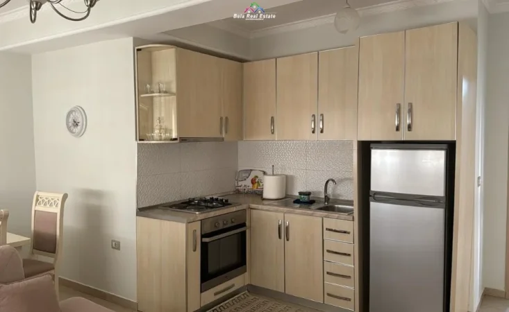 Tirane, jepet me qera apartament 2+1 Kati 5, 100 m² 650 € (pallatet Al-Mak)