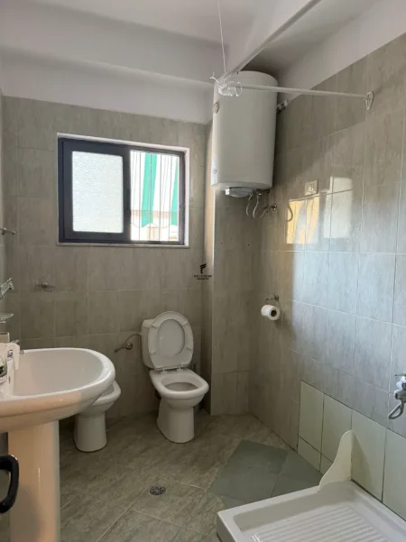 Shqiperi, jepet me qera apartament 2+1 Kati 2, 112 m² 650 € (PAZARI I RI)