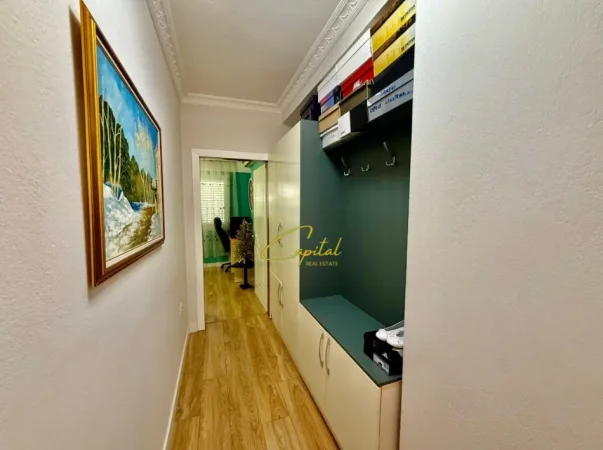Tirane, jepet me qera apartament 2+1 Kati 1, 112 m² 1.000 € (KOMUNA E PARISIT)