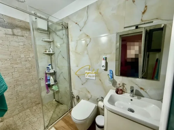Tirane, jepet me qera apartament 2+1 Kati 1, 112 m² 1.000 € (KOMUNA E PARISIT)