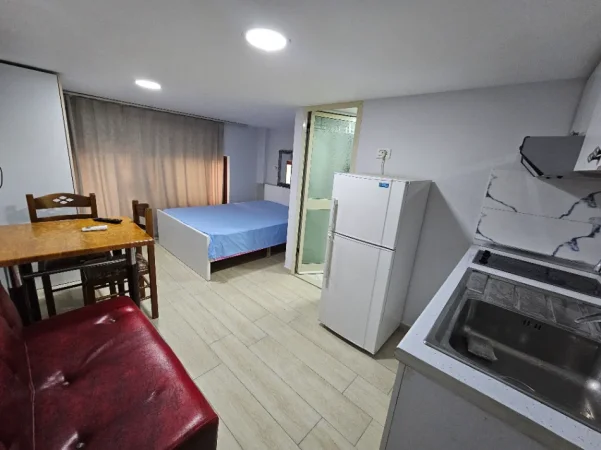Tirane, jepet me qera garsonier 1+1 Kati 2, 37 m² 320 € (Rruga 5 maji)