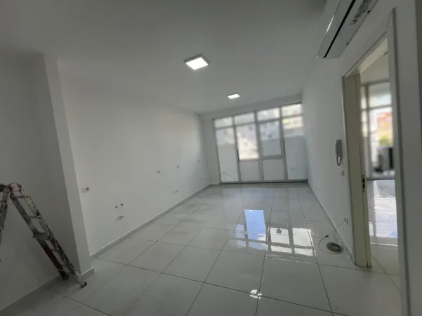 Tirane, jepet me qera zyre Kati 2, 105 m² 1.050 € (kompleksi kika 2)