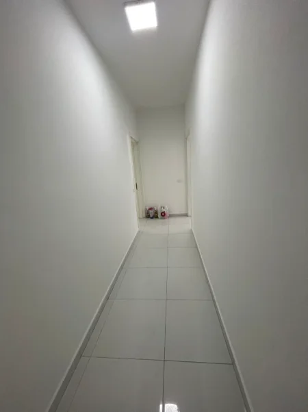 Tirane, jepet me qera zyre Kati 2, 105 m² 1.050 € (kompleksi kika 2)