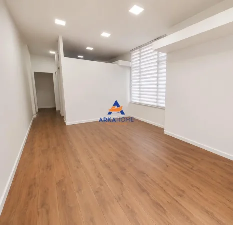 Tirane, jepet me qera ambjent biznesi Kati 0, 50 m² 630 € 