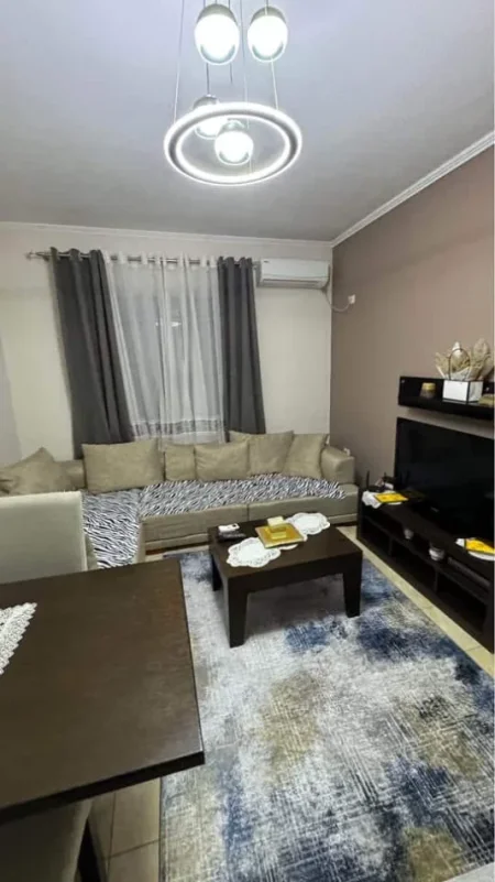 Tirane, jepet me qera apartament 2+1 Kati 5, 85 m² 525 € (Rruga Spiro Floqi)