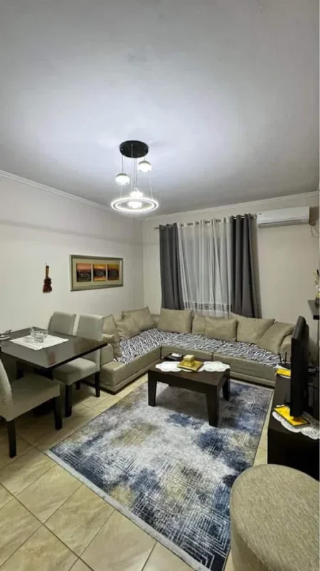 Tirane, jepet me qera apartament 2+1 Kati 5, 85 m² 525 € (Rruga Spiro Floqi)