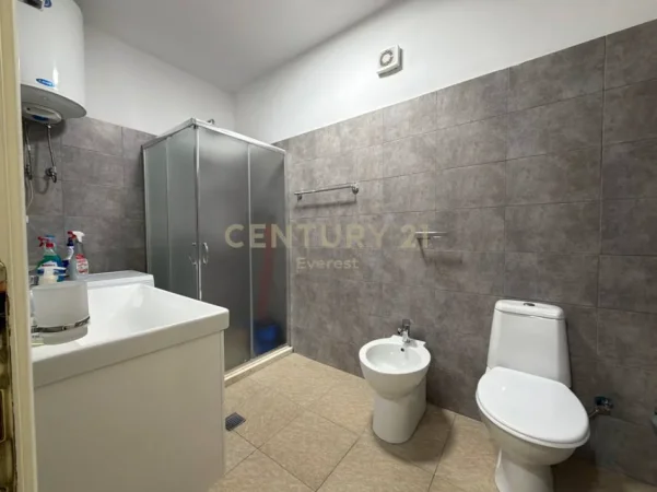 Jepet me qera apartament 1+1+Ballkon Kati 5, 65 m² 650 € (Bulevardi ZOGU I, Tirane)