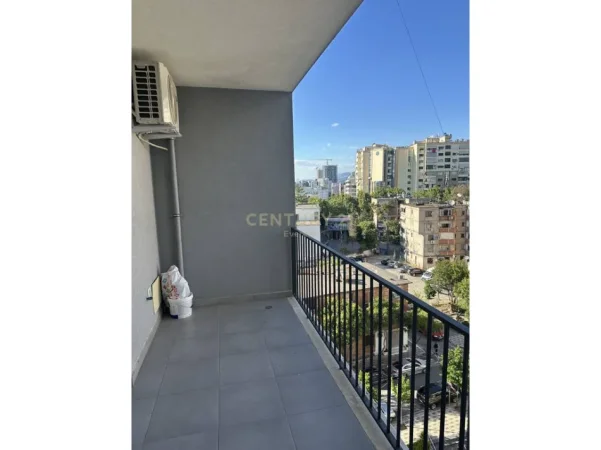 Jepet me qera apartament 1+1+Ballkon Kati 5, 65 m² 650 € (Bulevardi ZOGU I, Tirane)
