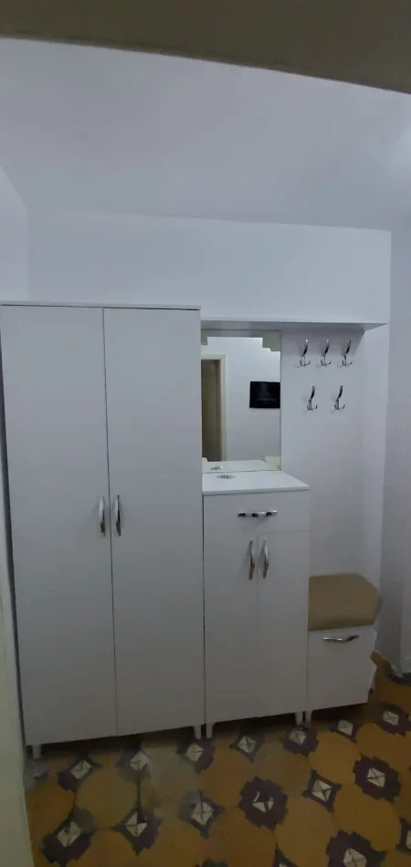 Tirane, jepet me qera apartament 1+1 Kati 5, 60 m² 37.000 Lek (Ministria e Jashtme ne Brryl)
