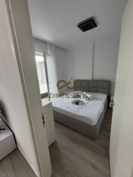 Tirane, jepet me qera apartament 1+1 Kati 2, 65 m² 600 € (Usluga Kompleks)
