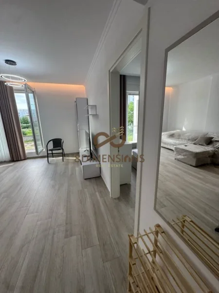 Tirane, jepet me qera apartament 1+1 Kati 2, 65 m² 600 € (Usluga Kompleks)