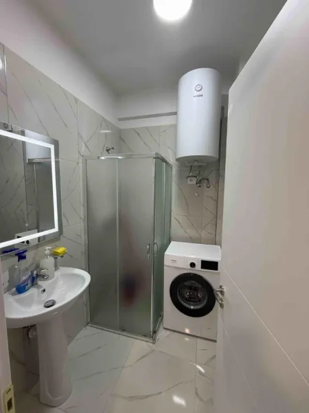 Tirane, jepet me qera apartament 1+1 Kati 5, 75 m² 470 € (Rruga Sokrat miho)