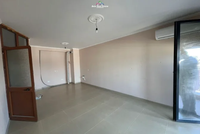 Tirane, jepet me qera zyre Kati 3, 106 m² 1.000 € (Rruga Kongresi i Manastirit)