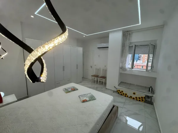 Tirane, jepet me qera apartament 1+1 Kati 9, 87 m² 700 € (Rr. Siri Kodra, Selvia)