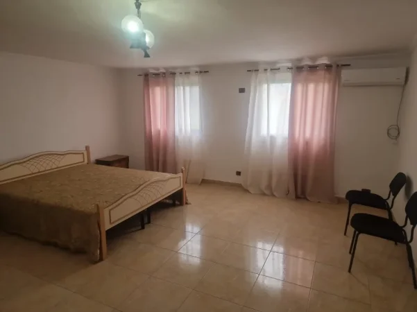 Tirane, jepet me qera apartament 2+1 Kati 4, 90 m² 90 € (Hotel Colosseu Rruga e Durrsit)