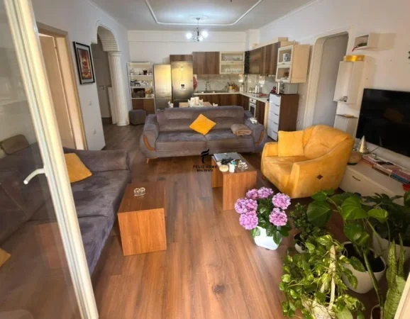 Tirane, jepet me qera apartament 3+1 Kati 4, 117 m² 700 € (KOPSHTI BOTANIK)