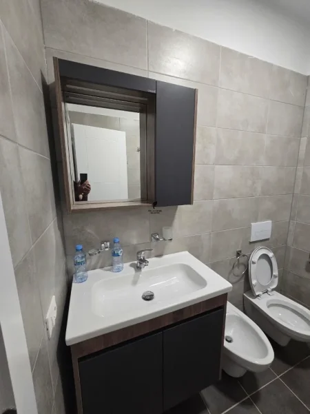 Tirane, shitet apartament 1+1 Kati 3, 74 m² 130.000 € (FRESKU)