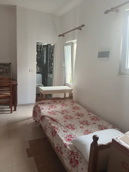 Tirane, jepet me qera apartament 1+1 Kati 3, 50 m² 300 € (Qyteti Studenti)