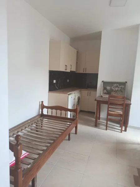 Tirane, jepet me qera apartament 1+1 Kati 3, 50 m² 300 € (Qyteti Studenti)