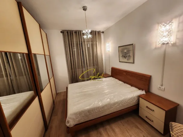 Tirane, jepet me qera apartament 2+1 Kati 7, 90 m² 450 € (UNIVERS CITY)