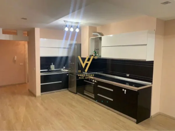 Tirane, jepet me qera apartament 2+1+Ballkon Kati 2, 140 m² 670 € (RRUGA DRITAN HOXHA)