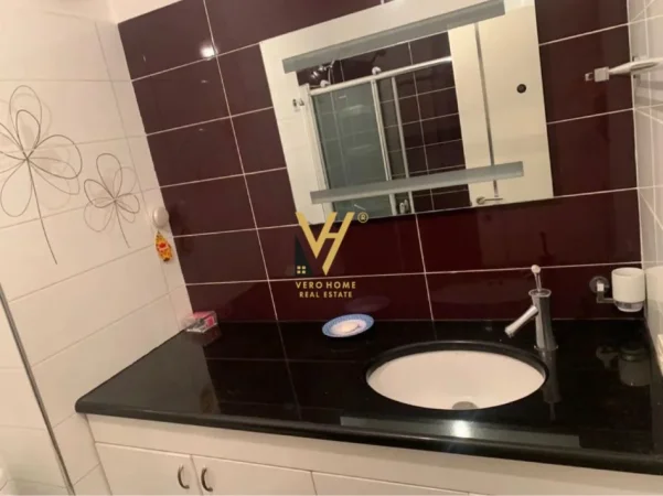 Tirane, jepet me qera apartament 2+1+Ballkon Kati 2, 140 m² 670 € (RRUGA DRITAN HOXHA)