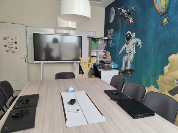 Tirane, jepet me qera zyre Kati 3, 190 m² 3.000 € (RRUGA E ELBASANIT)