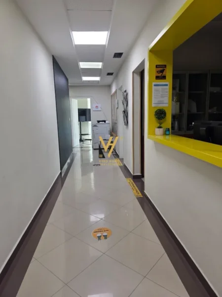 Tirane, jepet me qera zyre Kati 3, 190 m² 3.000 € (RRUGA E ELBASANIT)
