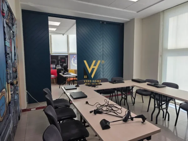 Tirane, jepet me qera zyre Kati 3, 190 m² 3.000 € (RRUGA E ELBASANIT)