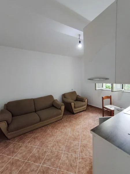 Tirane, jepet me qera shtepi 2+1 Kati 0, 78 m² 350 € (Ali Shefqeti)