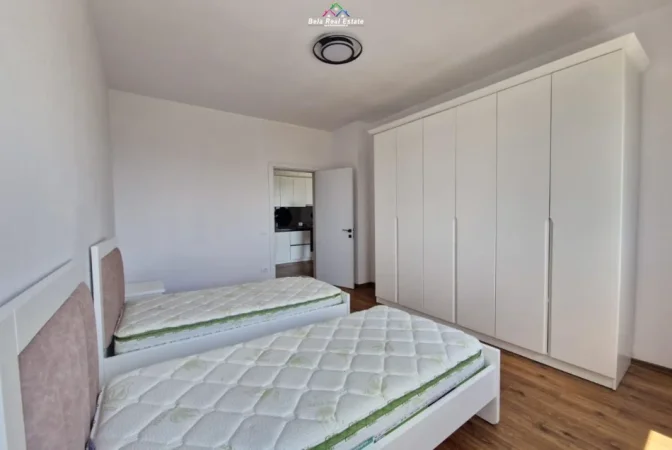 Tirane, jepet me qera apartament 2+1 Kati 7, 100 m² 500 € (paskuqan)