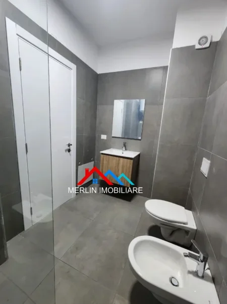 Tirane, jepet me qera apartament 1+1+Ballkon Kati 11, 76 m² 550 € (RRUGA E DIBRES)