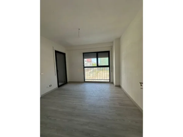 Tirane, shitet apartament 3+1 Kati 1, 147 m² 275.000 € (BULEVARDI I RI)