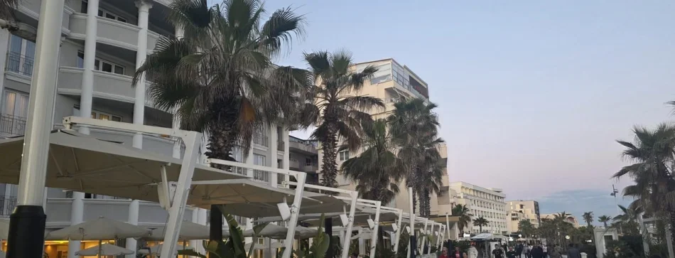 Durres, jepet me qera apartament 1+1 Kati 3, 73 m² 350 € (Bashkia Durrës)